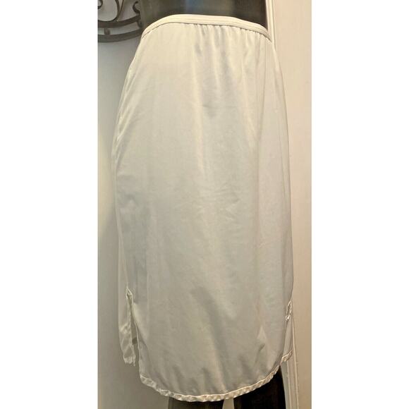 Medium Gaymode Vintage Womens Half Slip Ivory Flower Embellishment Side Slit - Picture 3 of 9